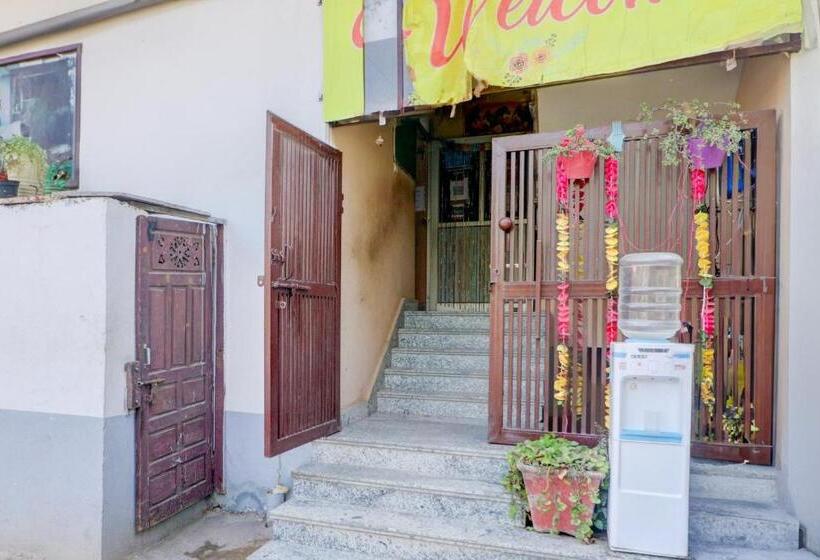 هتل Oyo 822174 Sansaar