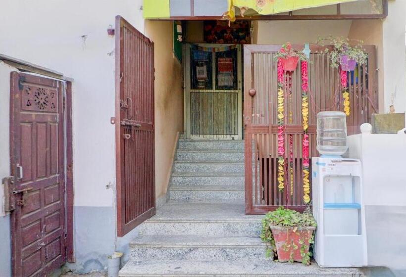 هتل Oyo 822174 Sansaar