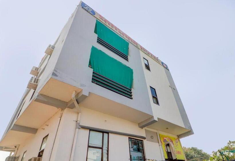 هتل Oyo 822174 Sansaar