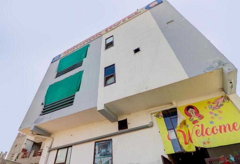 هتل Oyo 822174 Sansaar