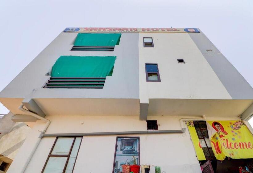 هتل Oyo 822174 Sansaar