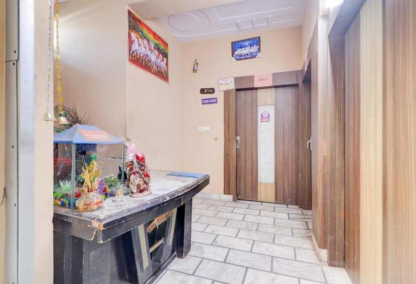 هتل Oyo 822174 Sansaar