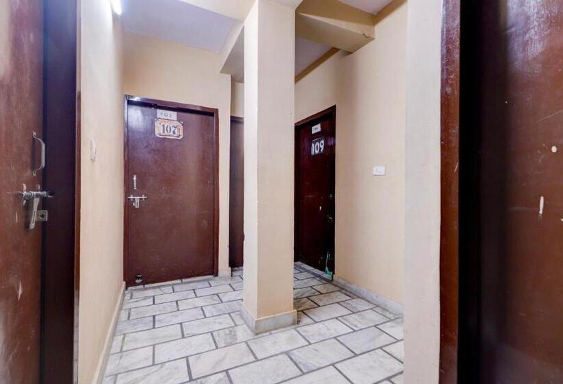 هتل Oyo 822174 Sansaar