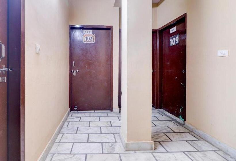 هتل Oyo 822174 Sansaar