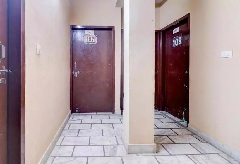 هتل Oyo 822174 Sansaar