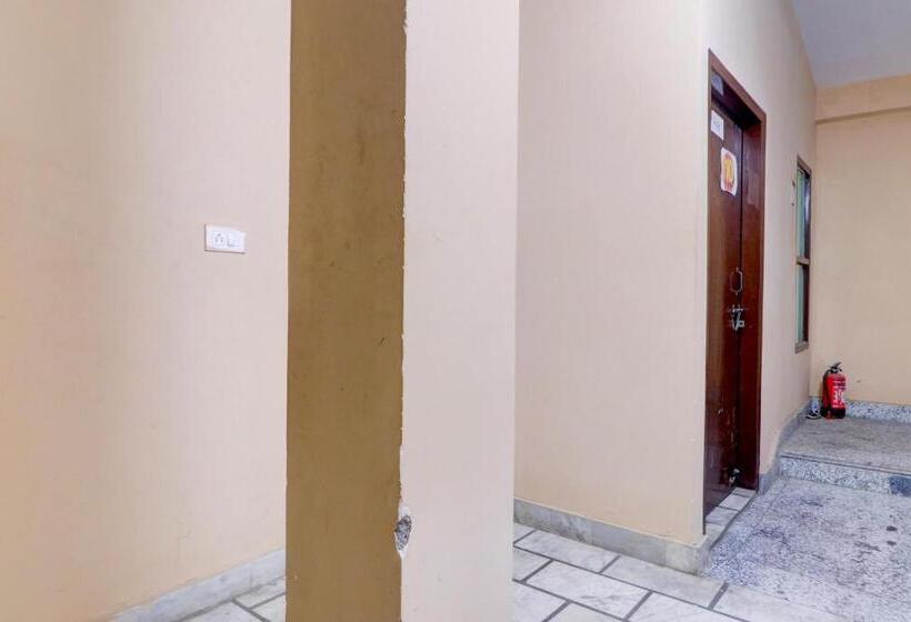 هتل Oyo 822174 Sansaar