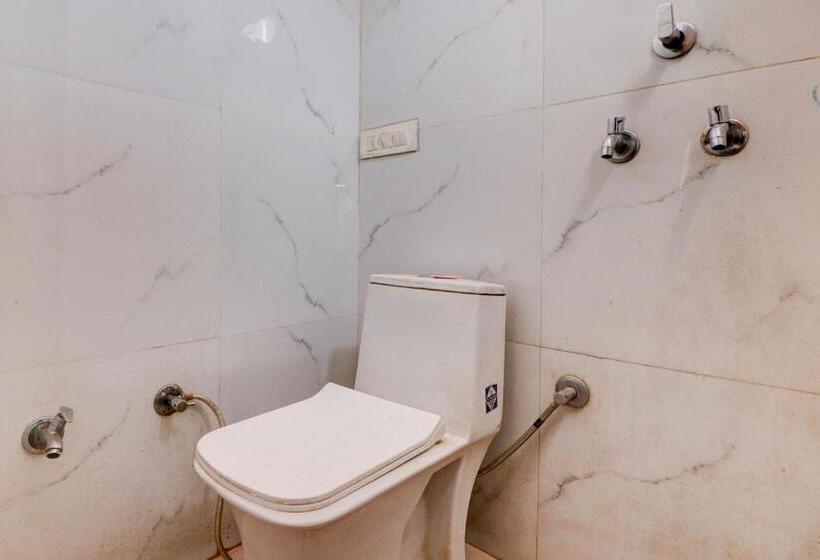 هتل Oyo 822174 Sansaar