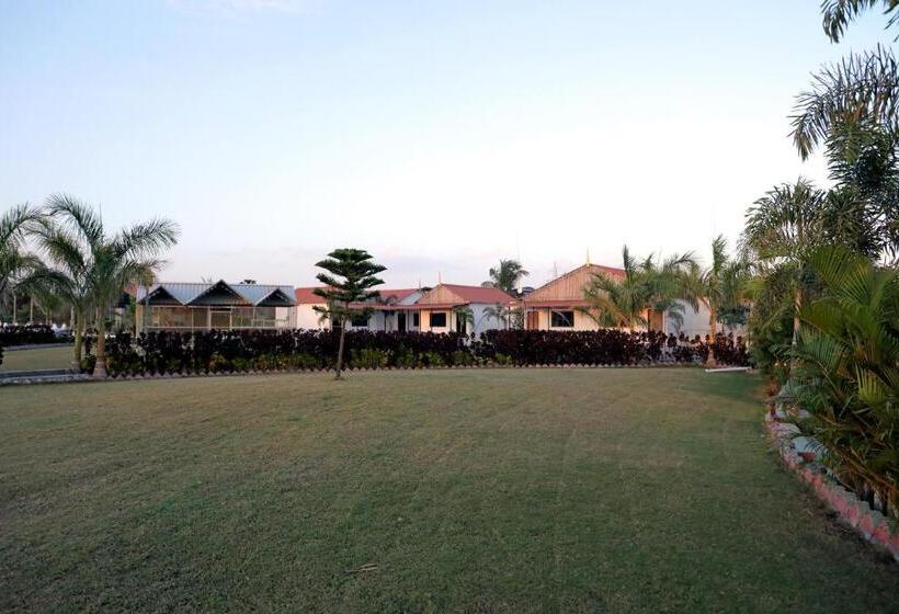 ホテル The Gir Polo Club