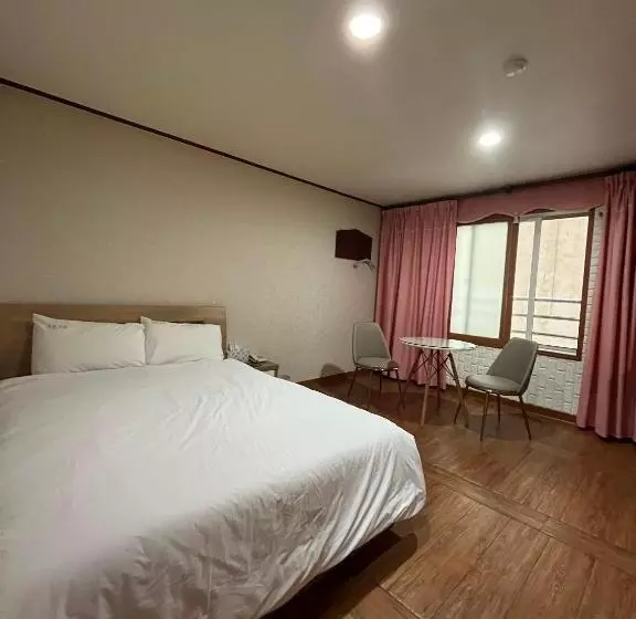Oreum Motel