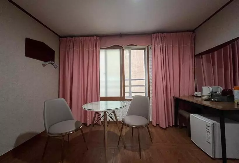 Oreum Motel