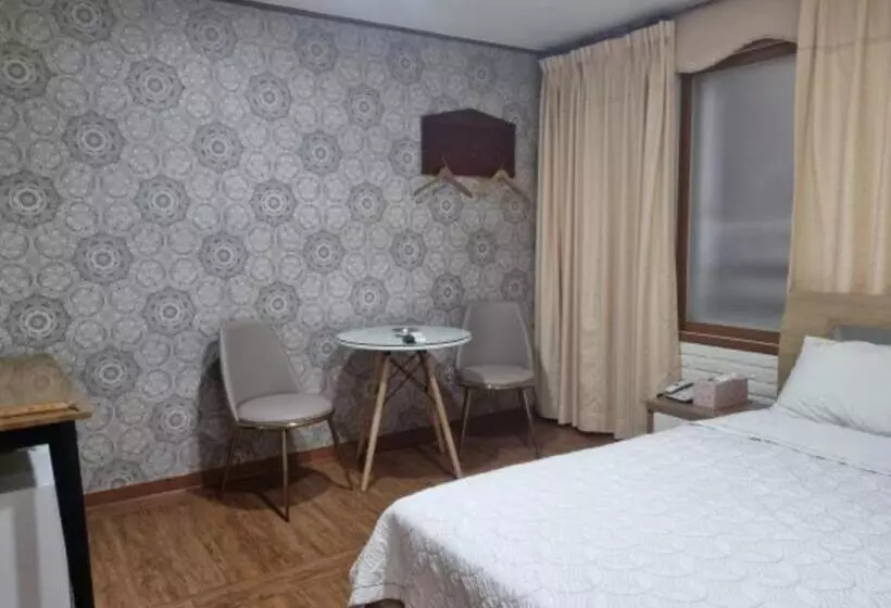 Oreum Motel