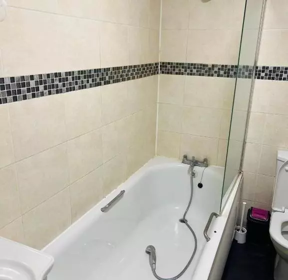 پانسیون Double Bed Room For Couple Tidy Room Room 4