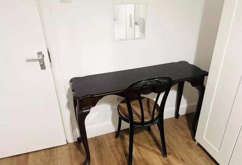 پانسیون Double Bed Room For Couple Tidy Room Room 4