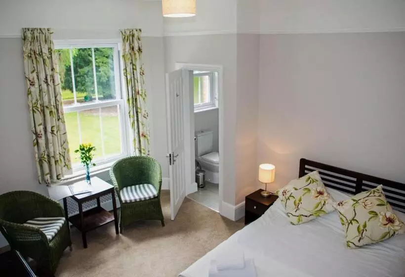 Aamiaismajoitus (B&B) Claridge House