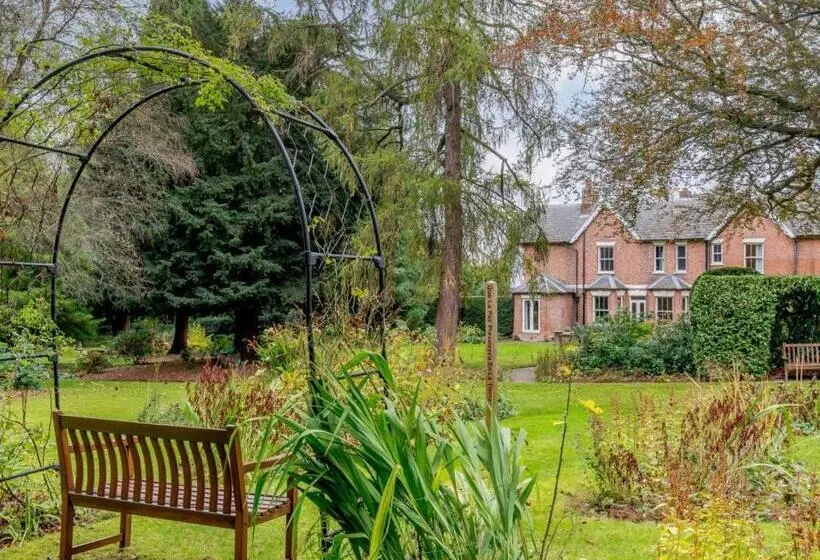 Aamiaismajoitus (B&B) Claridge House