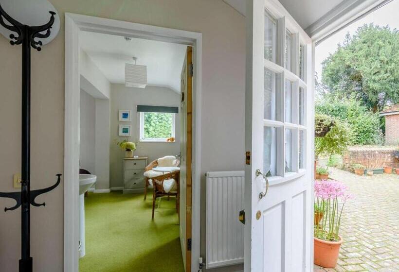 ベッドアンドブレックファースト Claridge House