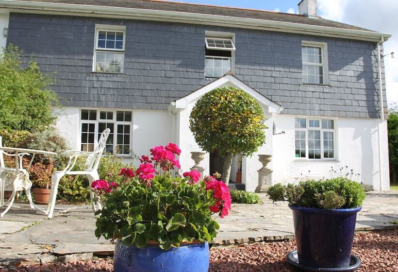 Bed and Breakfast Treweens