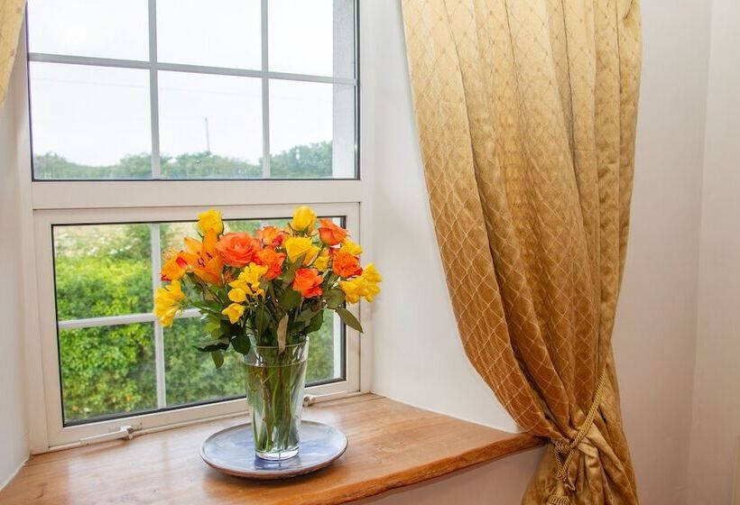 Bed and Breakfast Treweens