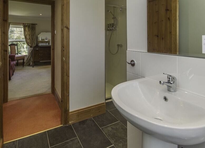 Bed and Breakfast Treweens