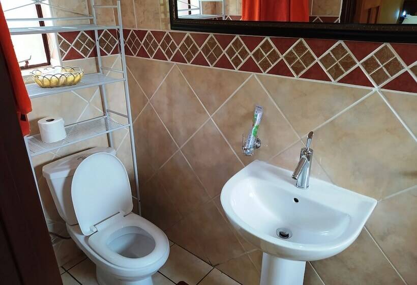 פנסיון Acre Of Africa Guest Venue