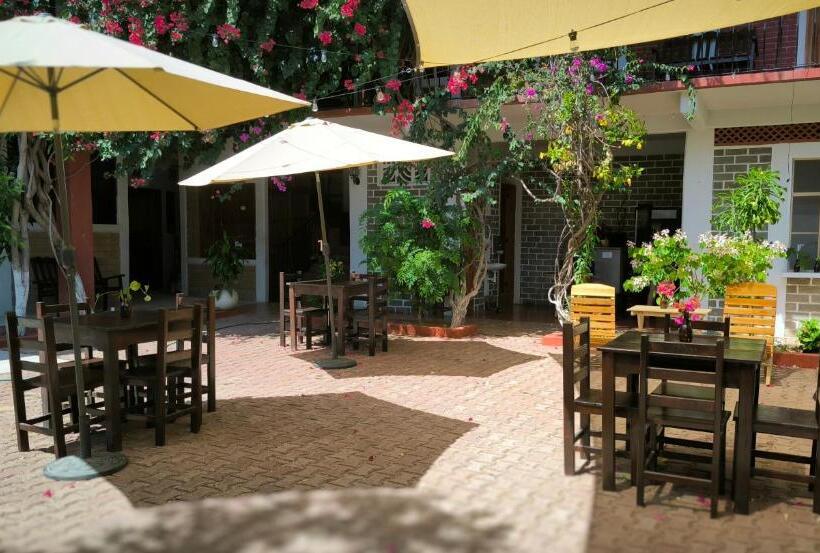 ユースホステル Casa Bugambilias