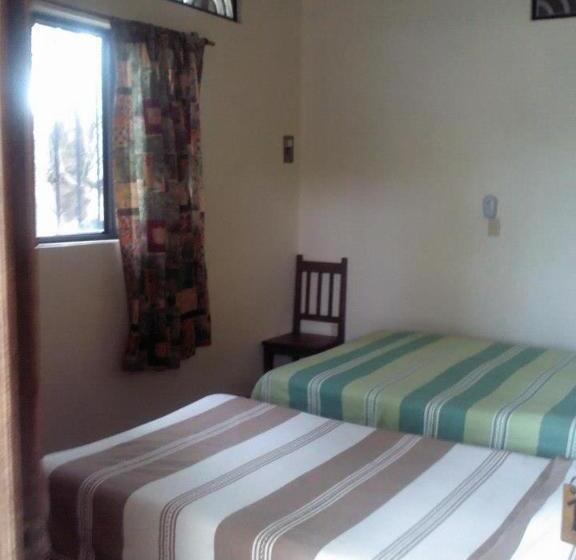 ユースホステル Casa Bugambilias