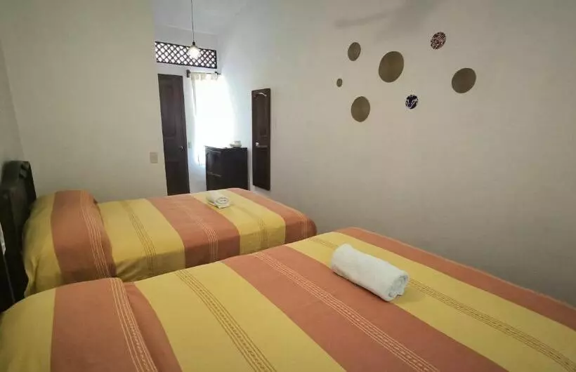ユースホステル Casa Bugambilias