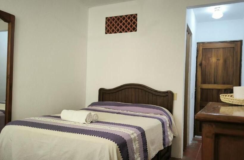 ユースホステル Casa Bugambilias