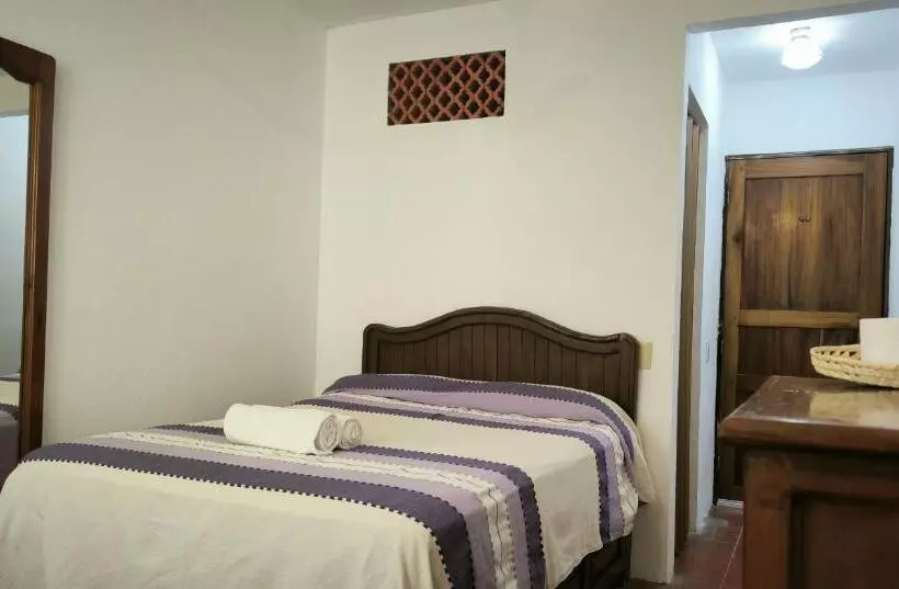 ユースホステル Casa Bugambilias