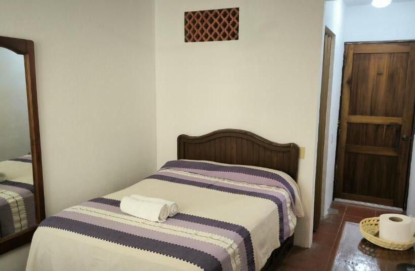 ユースホステル Casa Bugambilias