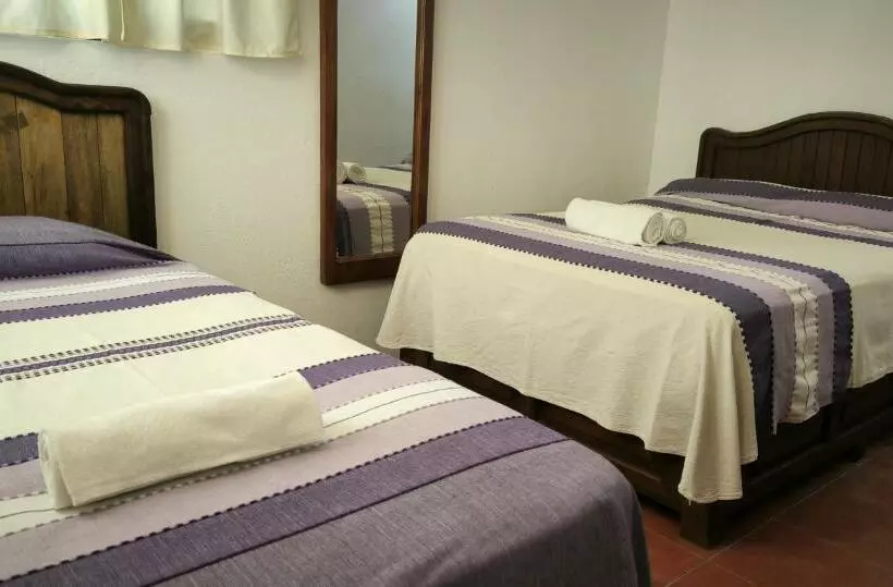 ユースホステル Casa Bugambilias