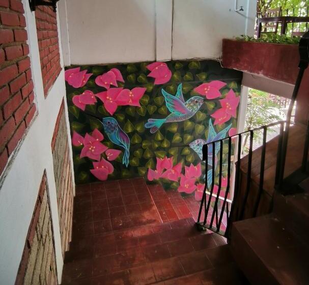 ユースホステル Casa Bugambilias