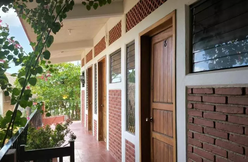 ユースホステル Casa Bugambilias