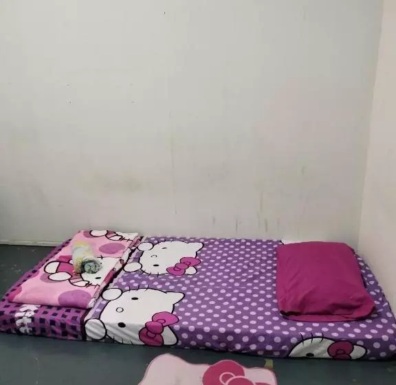 تختخواب و صبحانه Hello Kitty Backpackers