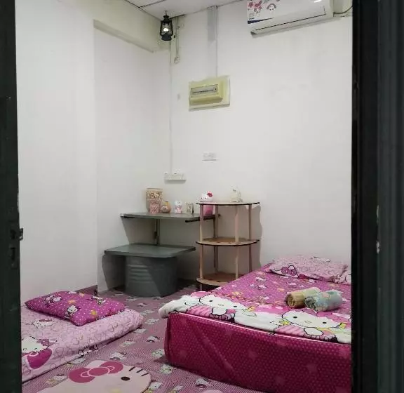 تختخواب و صبحانه Hello Kitty Backpackers
