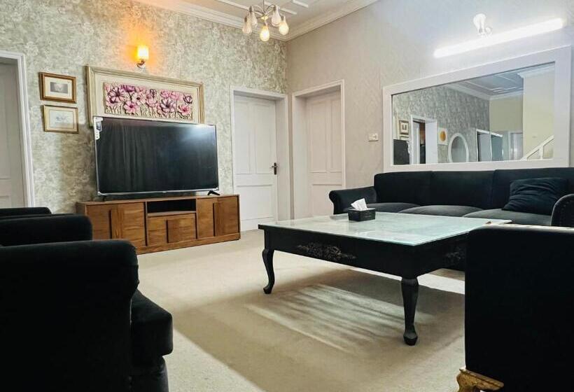 پانسیون Family Lounge F 10