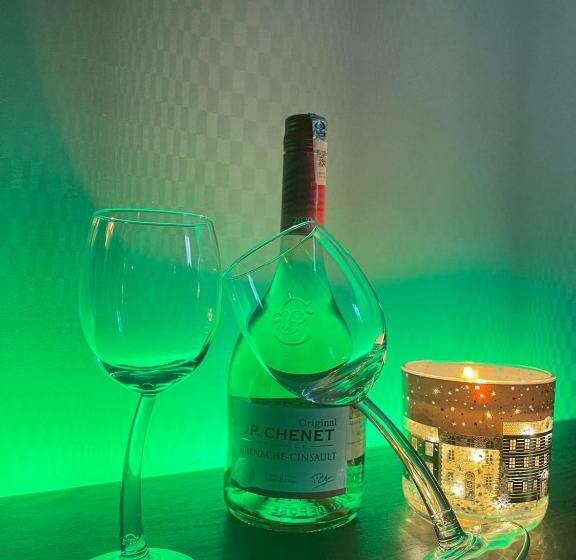 超赞海景高级公寓 浪漫香薰浴缸泡澡 Nexflix Youtube Wifi 喜欢浪漫宁静的您怎可错过