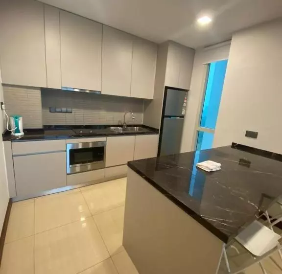 超赞海景高级公寓 浪漫香薰浴缸泡澡 Nexflix Youtube Wifi 喜欢浪漫宁静的您怎可错过