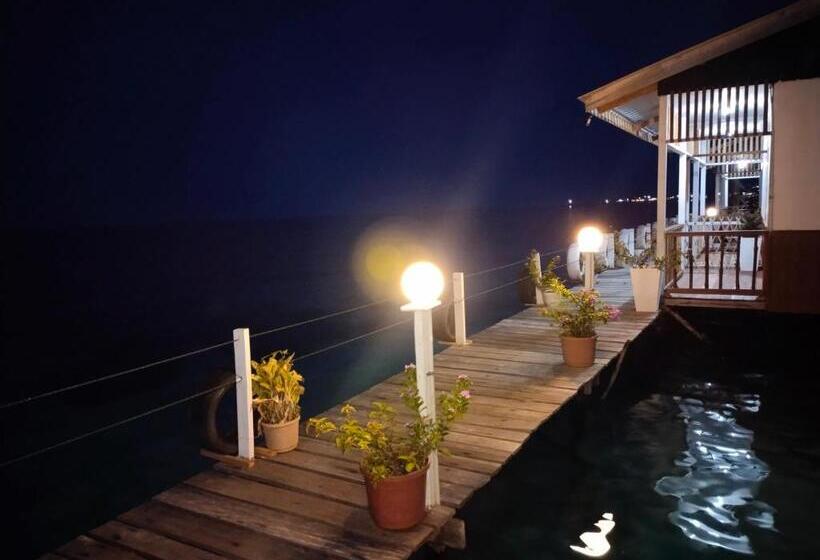 Отель Bihing Angan Water Chalet