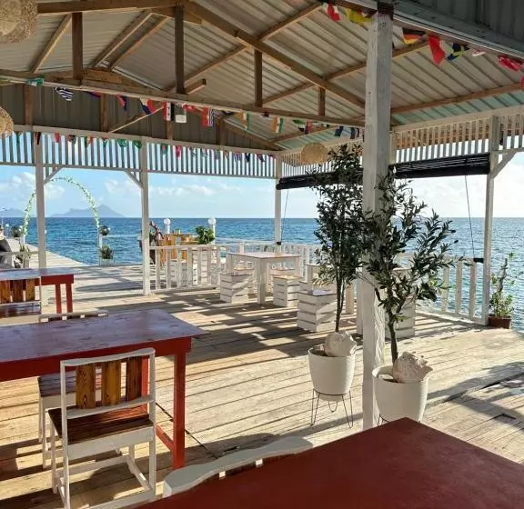 ホテル Bihing Angan Water Chalet