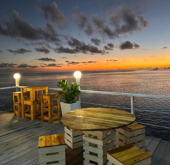 Отель Bihing Angan Water Chalet