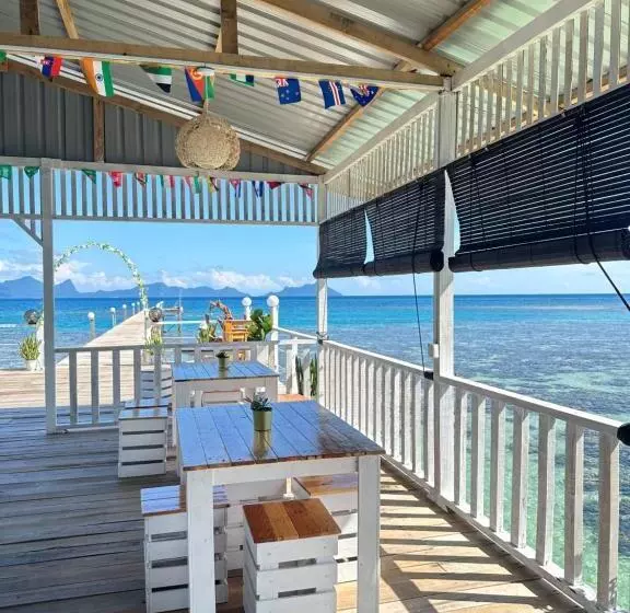 ホテル Bihing Angan Water Chalet