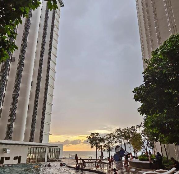 Just Chillin Pool & Seaview Suites