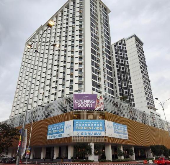 Just Chillin Pool & Seaview Suites