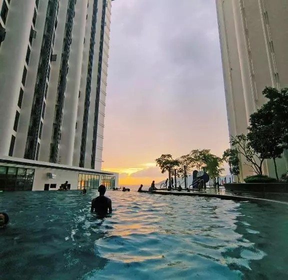 Just Chillin Pool & Seaview Suites