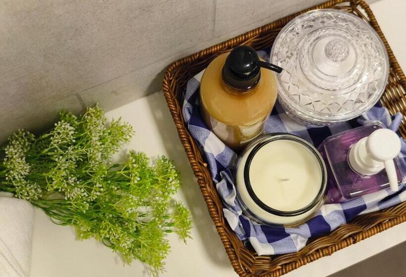 Just Chillin Pool & Seaview Suites