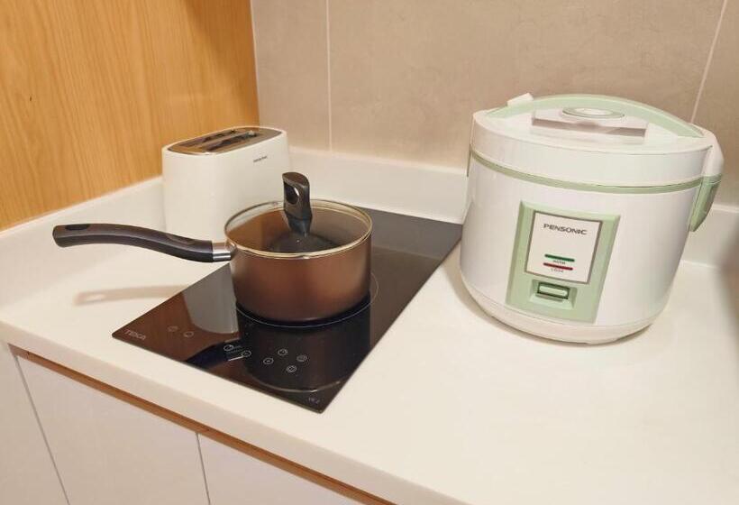 Just Chillin Pool & Seaview Suites