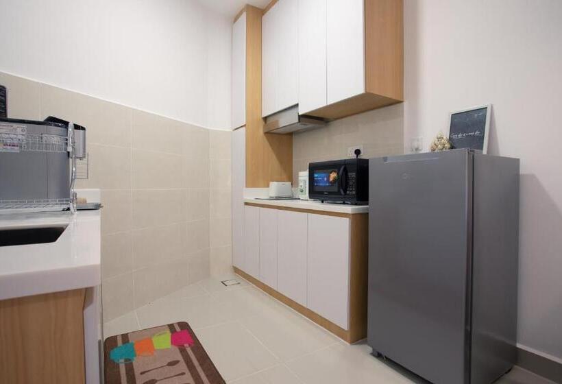 Just Chillin Pool & Seaview Suites