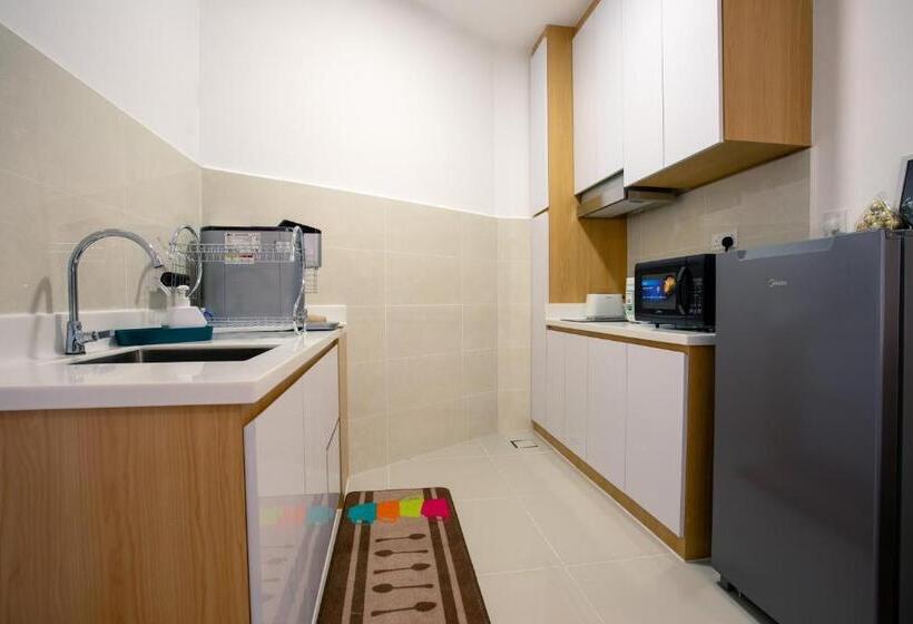 Just Chillin Pool & Seaview Suites