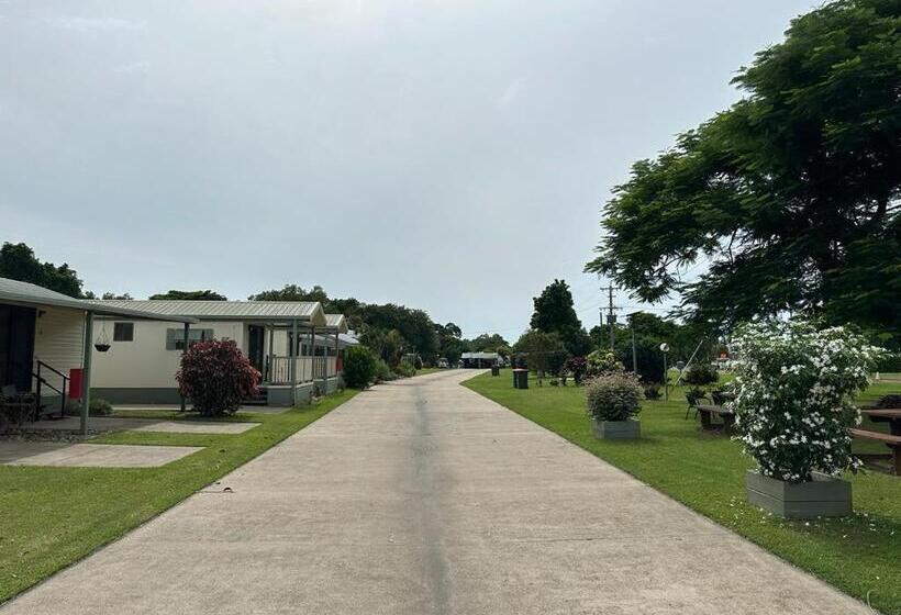 モーテル Carmila Caravan Park & Cabins